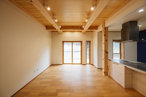 無垢材に癒される平屋