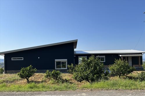 街並みを一望する、丘の上の平屋。見学会